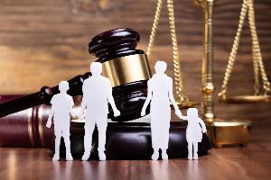 Семейный юрист: услуги адвоката по семейным делам в Екатеринбурге  Город Екатеринбург